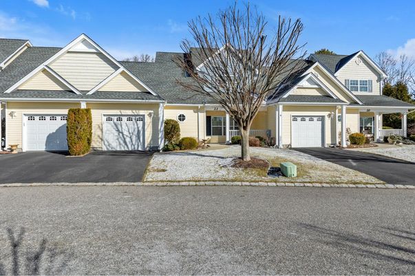 Attached, Exterior, Facade, Farmhouse