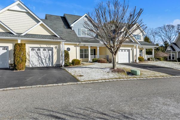 Attached, Exterior, Facade, Cape Cod