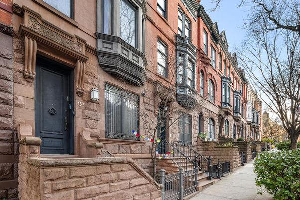 Exterior, Facade, Brownstone