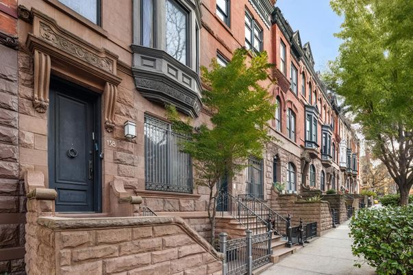 Exterior, Facade, Brownstone