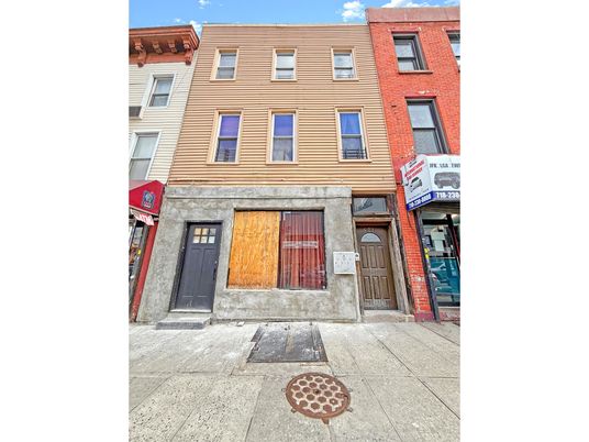 Exterior, Facade, Brick Facade, Rowhouse