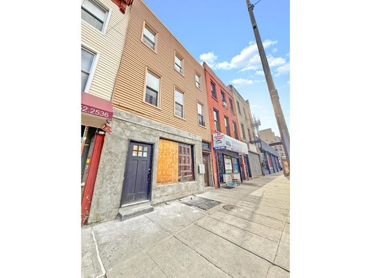 Exterior, Facade, Brick Facade, Rowhouse