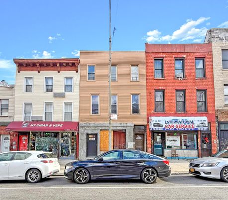 Exterior, Facade, Brick Facade, Rowhouse