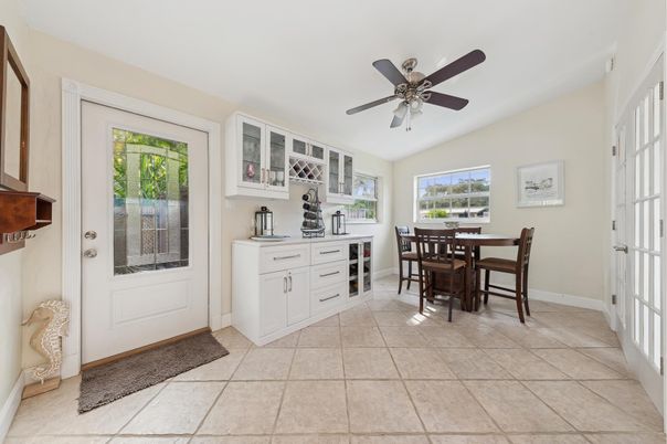 Dining room, Interior