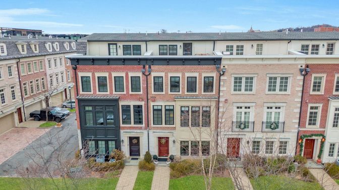 Exterior, Facade, Brick Facade, Rowhouse