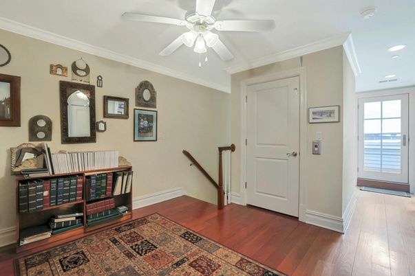 Interior, Recessed Lighting, Wood Texture Flooring