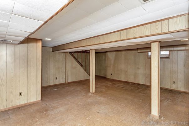 Empty room, Interior, Recessed Lighting, Wooden Walls