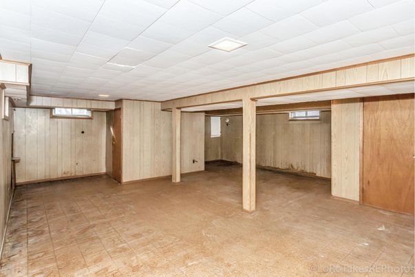 Empty room, Interior, Recessed Lighting, Wooden Walls