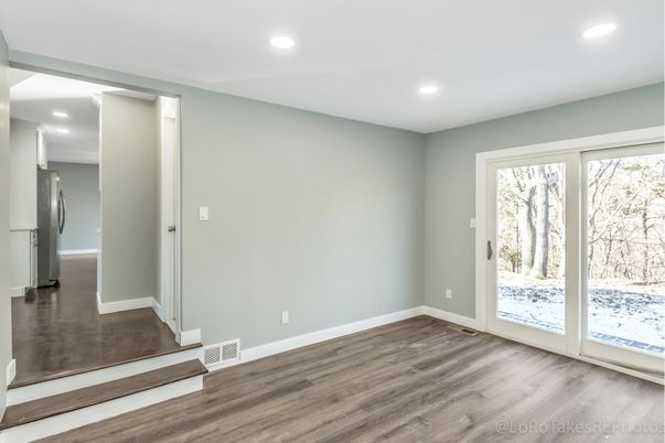 Empty room, Interior, Recessed Lighting, Wood Texture Flooring