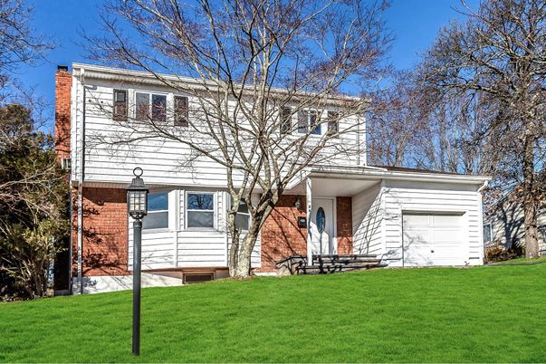 Attached, Exterior, Facade, Brick Facade, Split Level