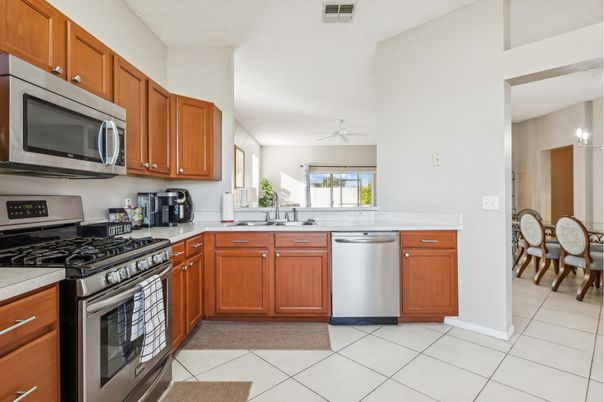 Dining room, Interior, Kitchen, Stainless Steel Appliances