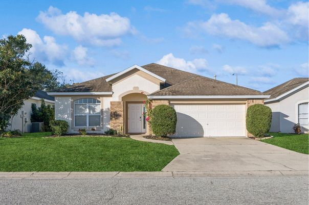 Attached, Exterior, Facade, Ranch