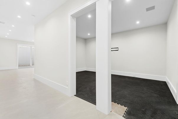 Empty room, Interior, Recessed Lighting