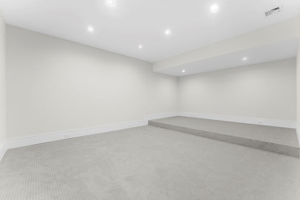 Empty room, Interior, Recessed Lighting
