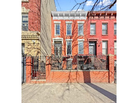 Exterior, Facade, Brick Facade, Rowhouse