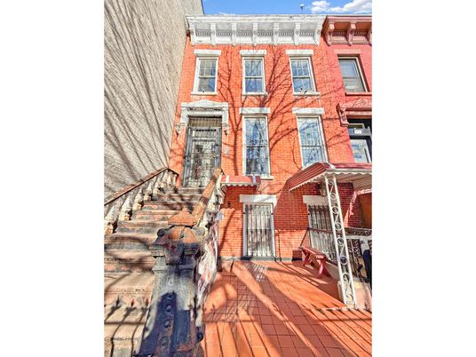 Exterior, Facade, Brick Facade, Rowhouse
