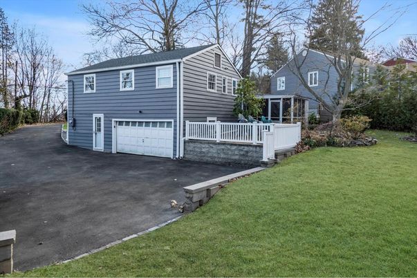 Attached, Exterior, Facade, Cape Cod