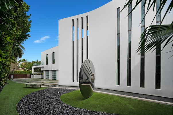 Backyard, Exterior, Facade, Modern