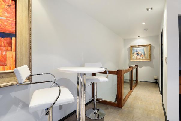 Interior, Recessed Lighting, Wood Texture Flooring