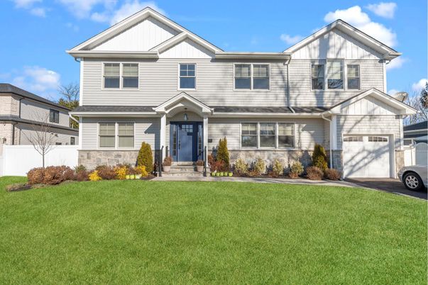 Attached, Exterior, Facade, Farmhouse