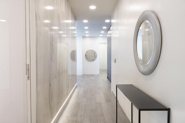 Interior, Recessed Lighting, Wood Texture Flooring
