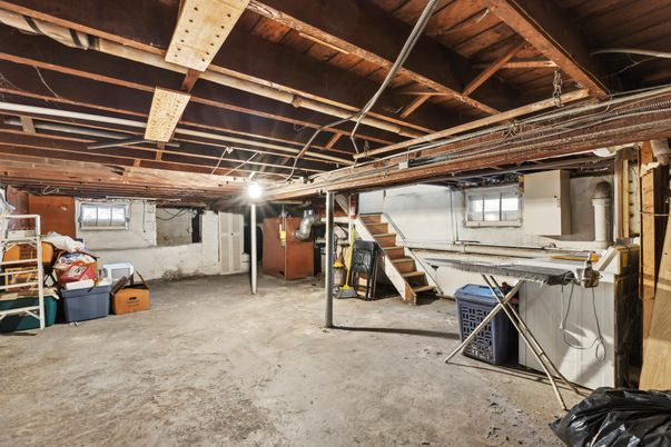 Interior, Washer, Wooden Beams