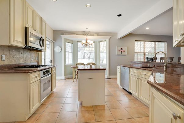Chandelier, Dining room, Interior, Kitchen, Recessed Lighting, Stainless Steel Appliances