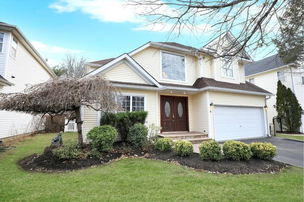 Attached, Exterior, Facade, Farmhouse