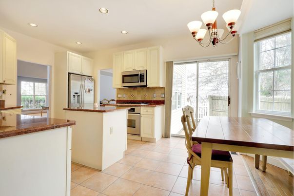 Chandelier, Dining room, Interior, Kitchen, Recessed Lighting, Stainless Steel Appliances