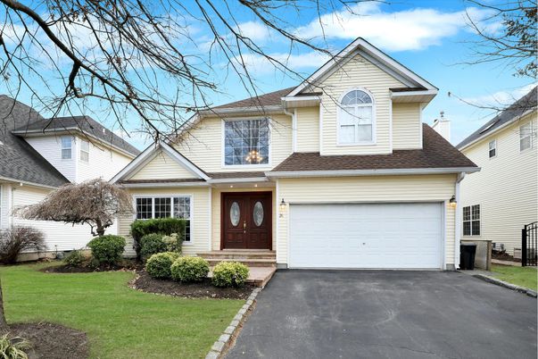 Attached, Exterior, Facade, Farmhouse