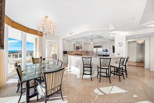 Chandelier, Dining room, Interior, Kitchen, Pendant Lights, Recessed Lighting, Stainless Steel Appliances