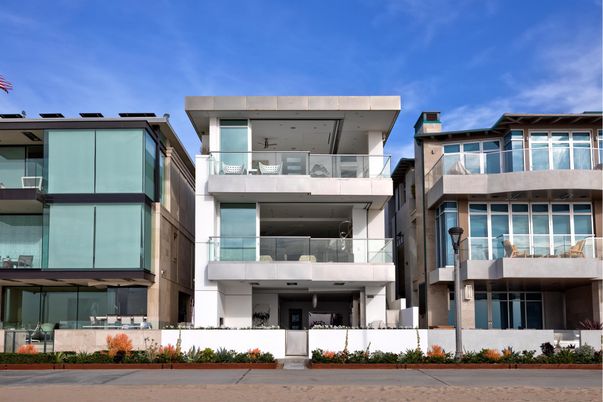 Exterior, Facade, Modern