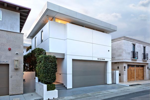 Attached, Exterior, Facade, Modern