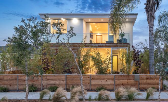 Exterior, Facade, Modern
