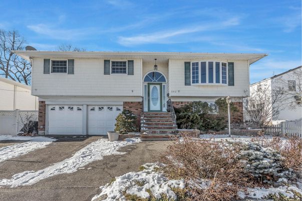 Attached, Exterior, Facade, Raised Ranch