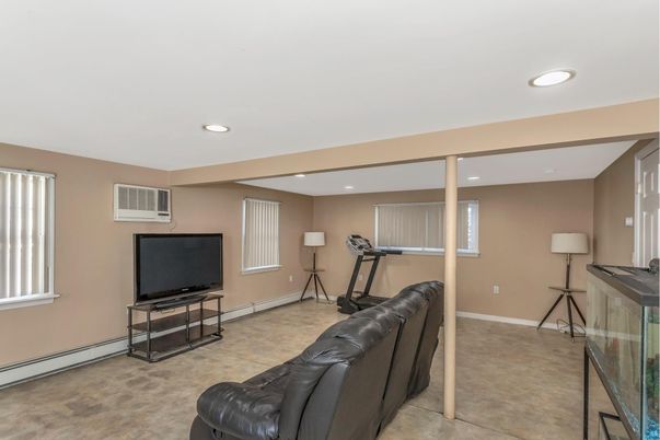 Fitness Equipment, Interior, Living room, Recessed Lighting