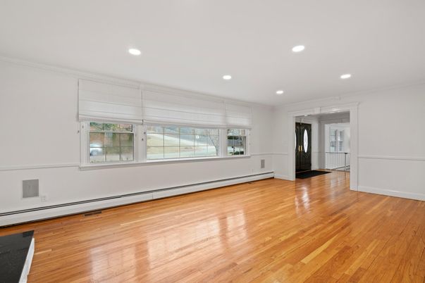 Empty room, Interior, Recessed Lighting, Wood Texture Flooring