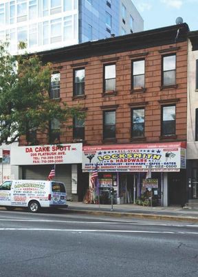Exterior, Facade, Rowhouse