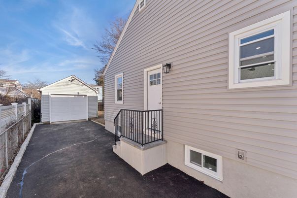 Detached Garage, Exterior