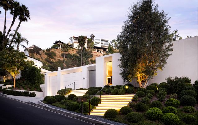 Exterior, Facade, Modern