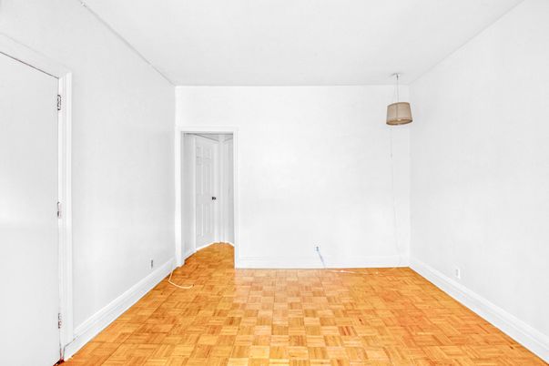 Empty room, Interior, Pendant Lights, Wood Texture Flooring