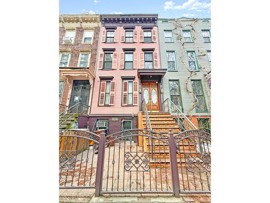 Exterior, Facade, Rowhouse