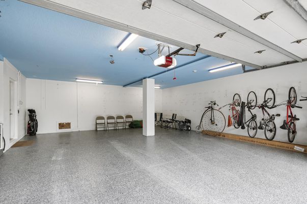 Garage, Interior