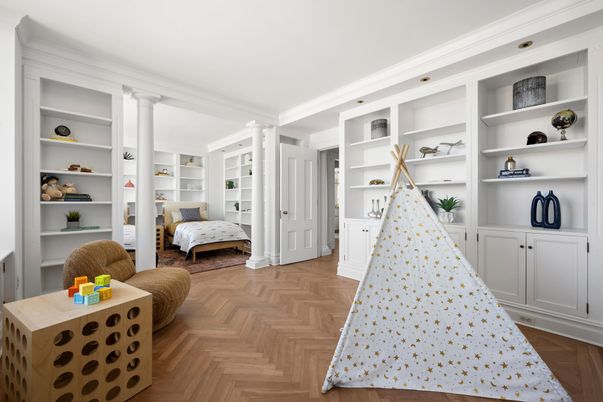 Interior, Walk-in Closets, Wood Texture Flooring