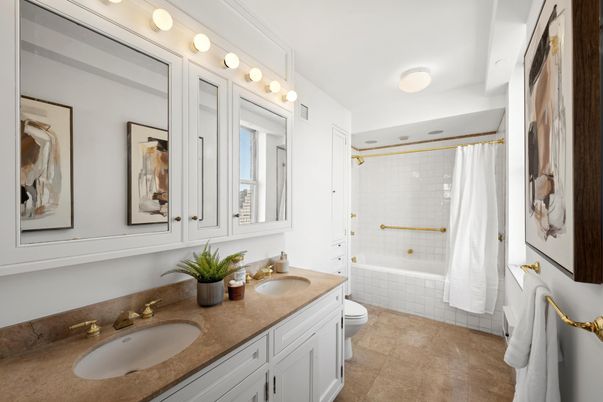Bathroom, Dual Sink Vanities, Interior