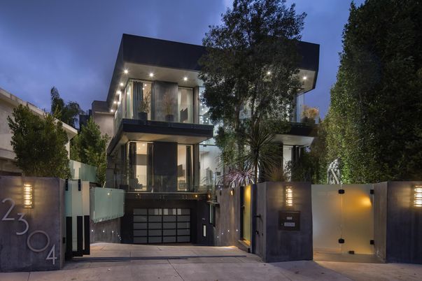 Attached, Exterior, Facade, Modern