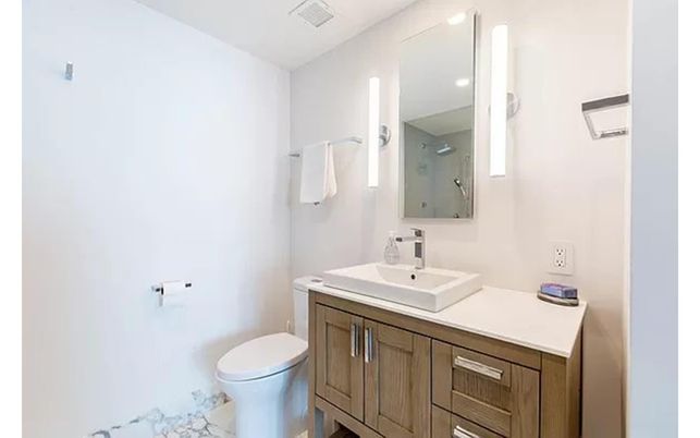 Bathroom, Interior, Recessed Lighting