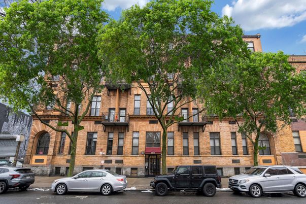 Exterior, Facade, Brick Facade, Rowhouse