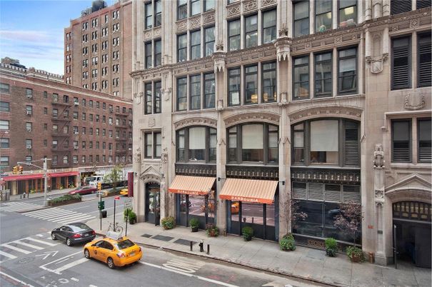 Exterior, Facade, Brownstone