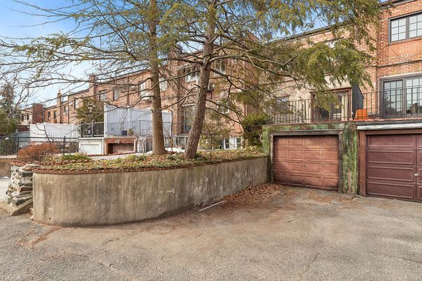 Detached Garage, Exterior